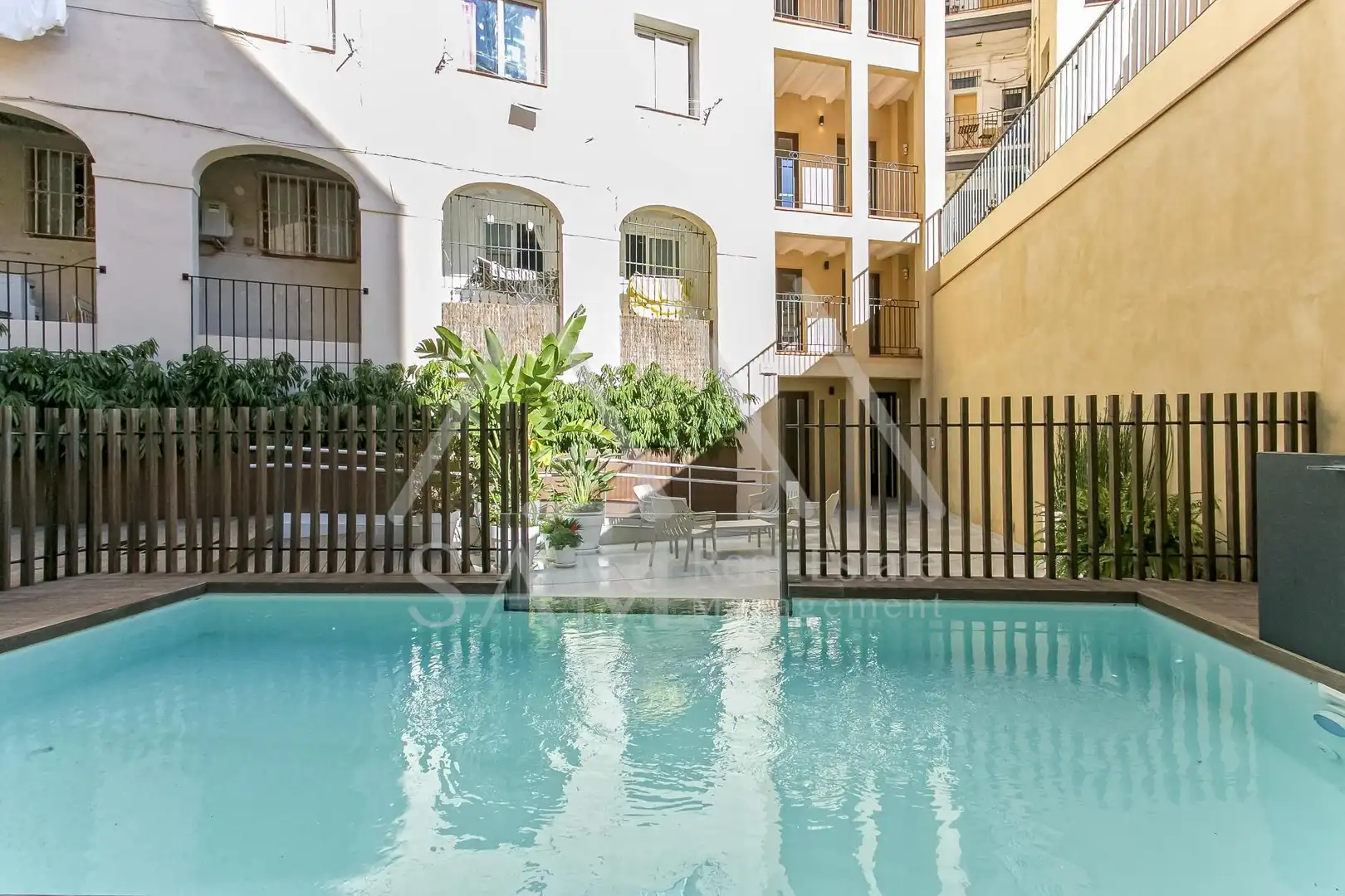 Piscina de Pis en venda en Barcelona amb Calefacció, Balcó i Piscina comunitària