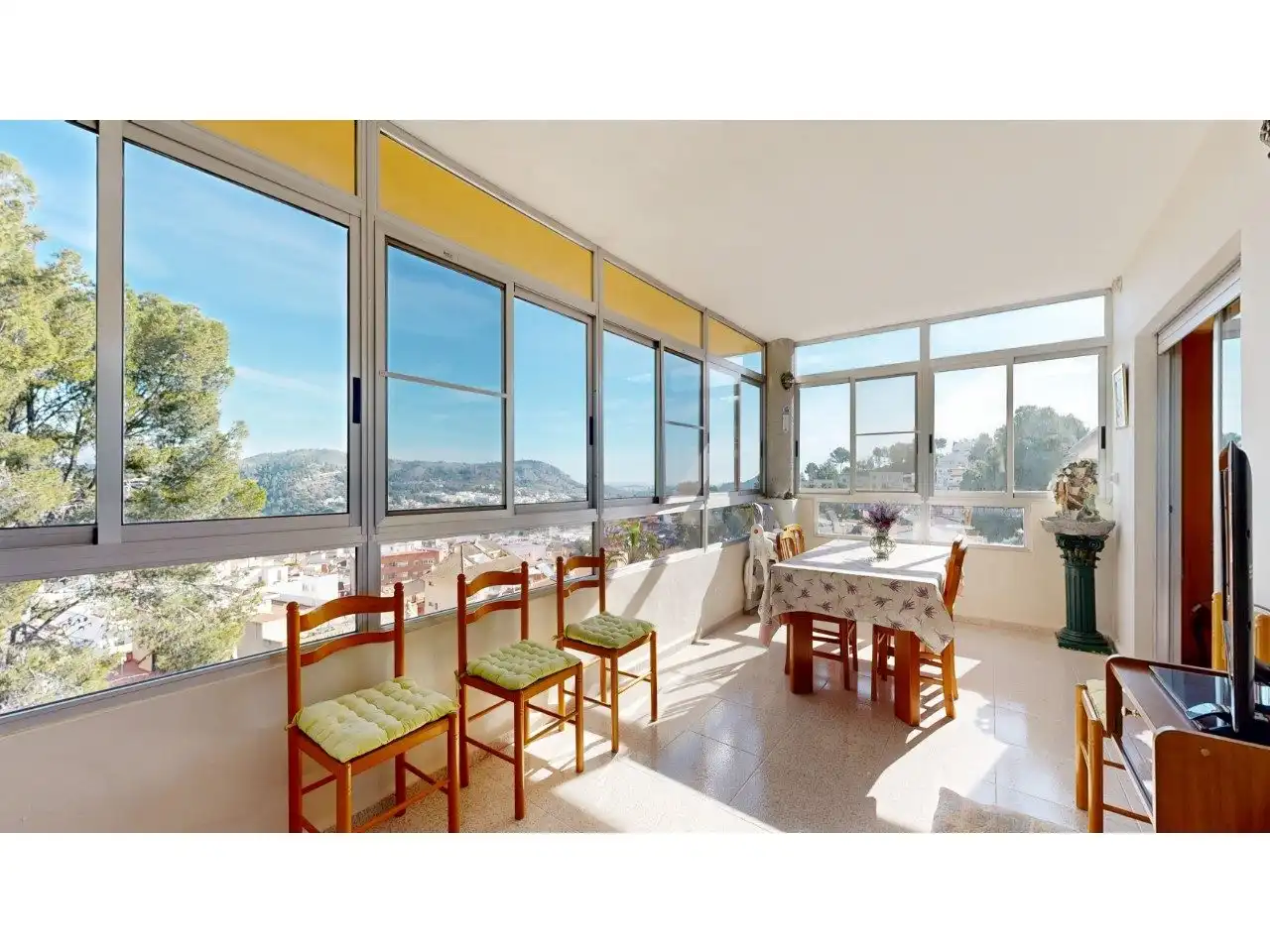 Vista exterior de Casa o xalet en venda en Gilet amb Aire condicionat, Jardí privat i Terrassa
