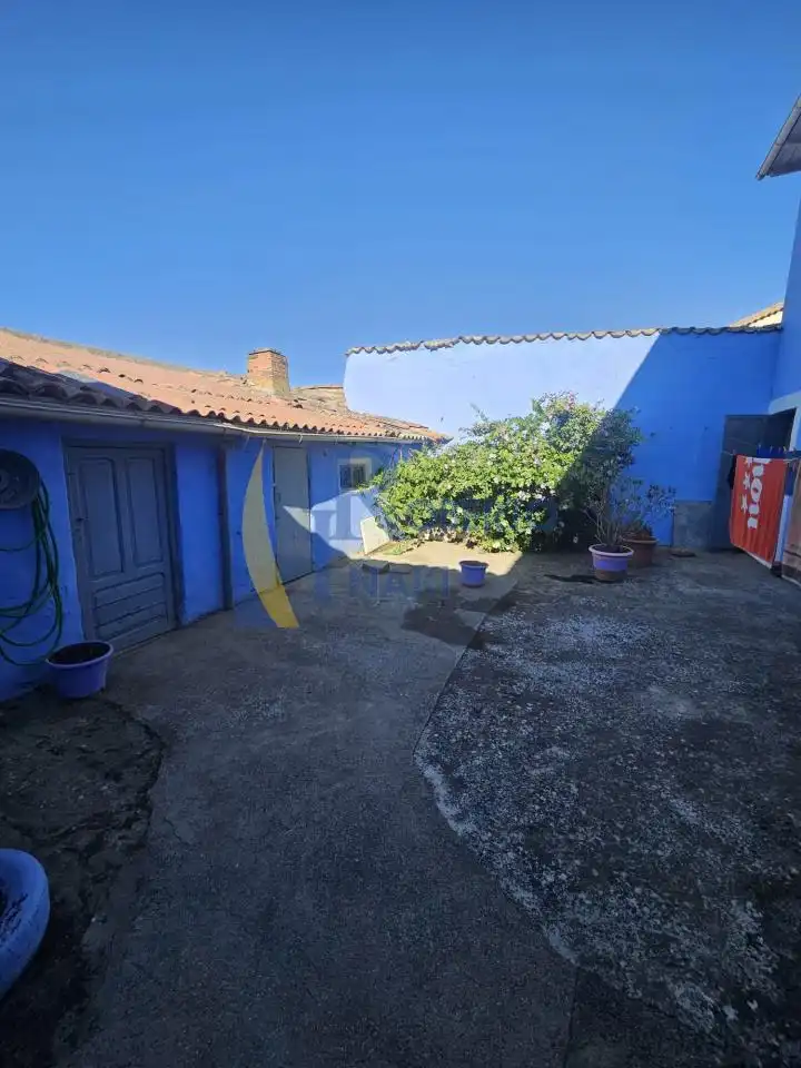 Vista exterior de Casa o xalet en venda en Gusendos de los Oteros amb Jardí privat, Traster i Moblat