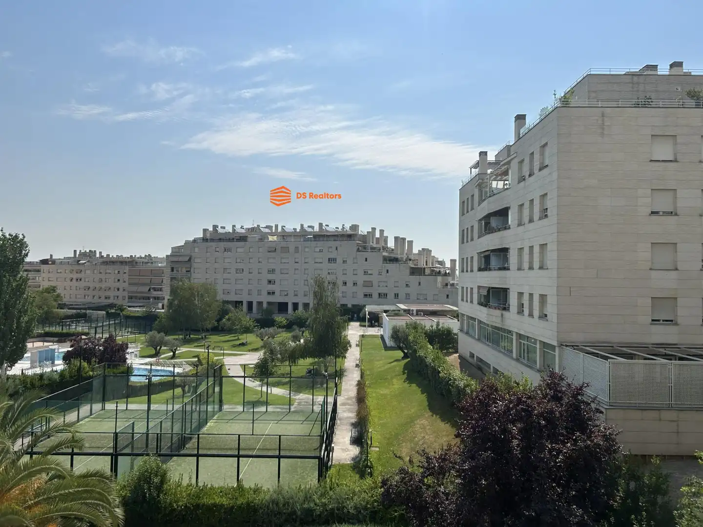 Exterior view of Flat for rent in Madrid  with Heating, Terrace and Storage room