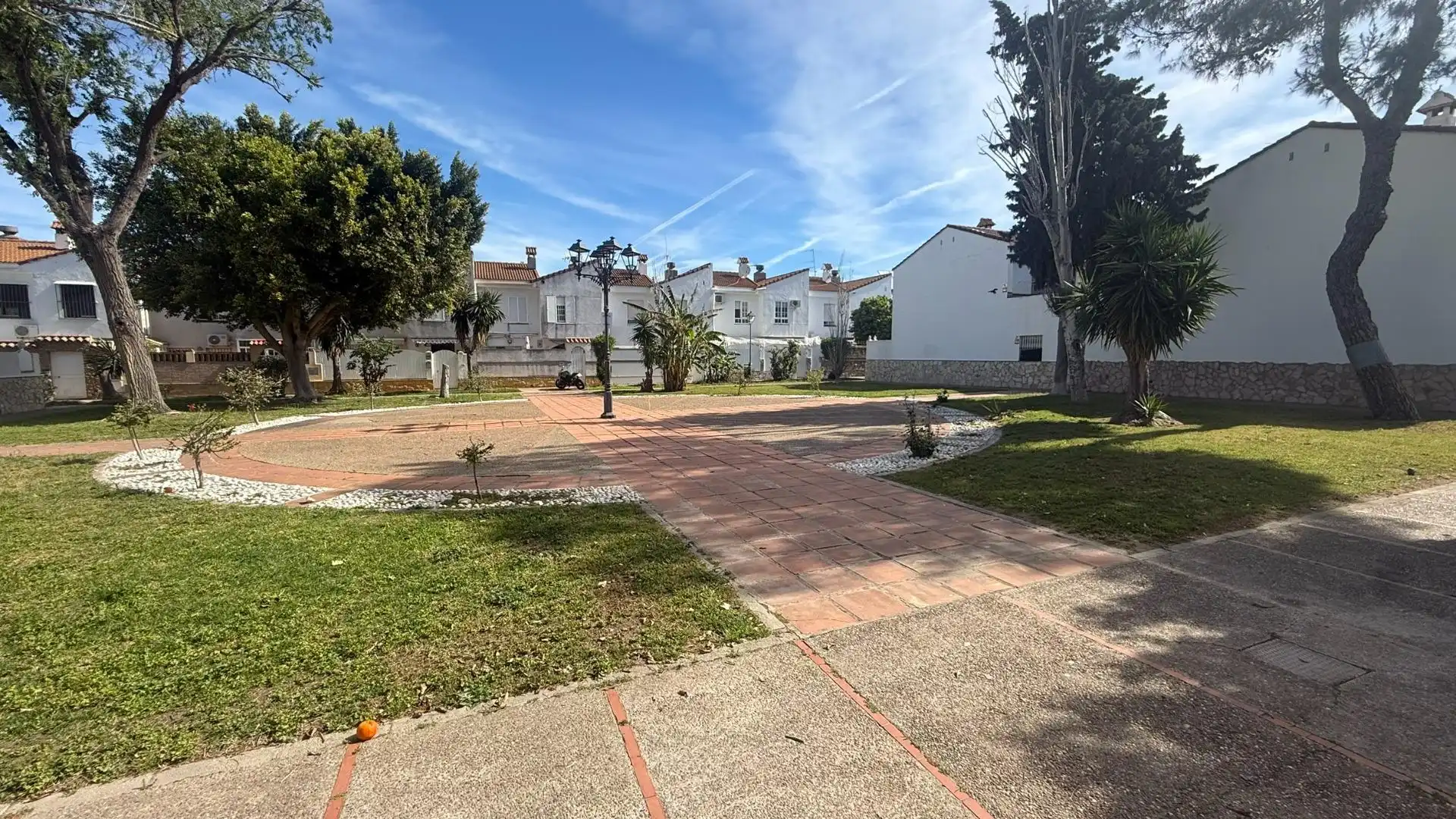 Vista exterior de Casa adosada en venta en Chiclana de la Frontera con Aire acondicionado y Trastero