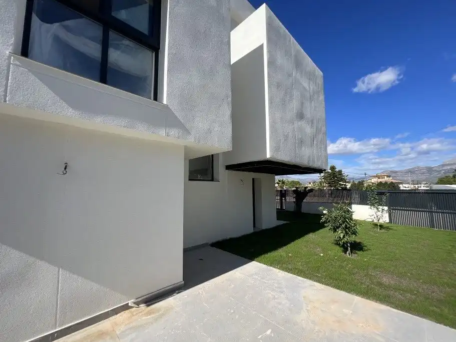 Vista exterior de Casa o chalet en venta en L'Alfàs del Pi con Aire acondicionado, Calefacción y Jardín privado