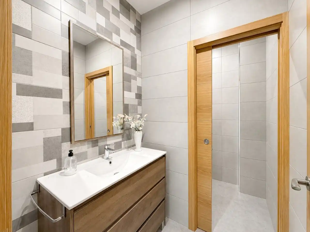 Baño de Nave industrial de alquiler en Córdoba con Calefacción y Alarma