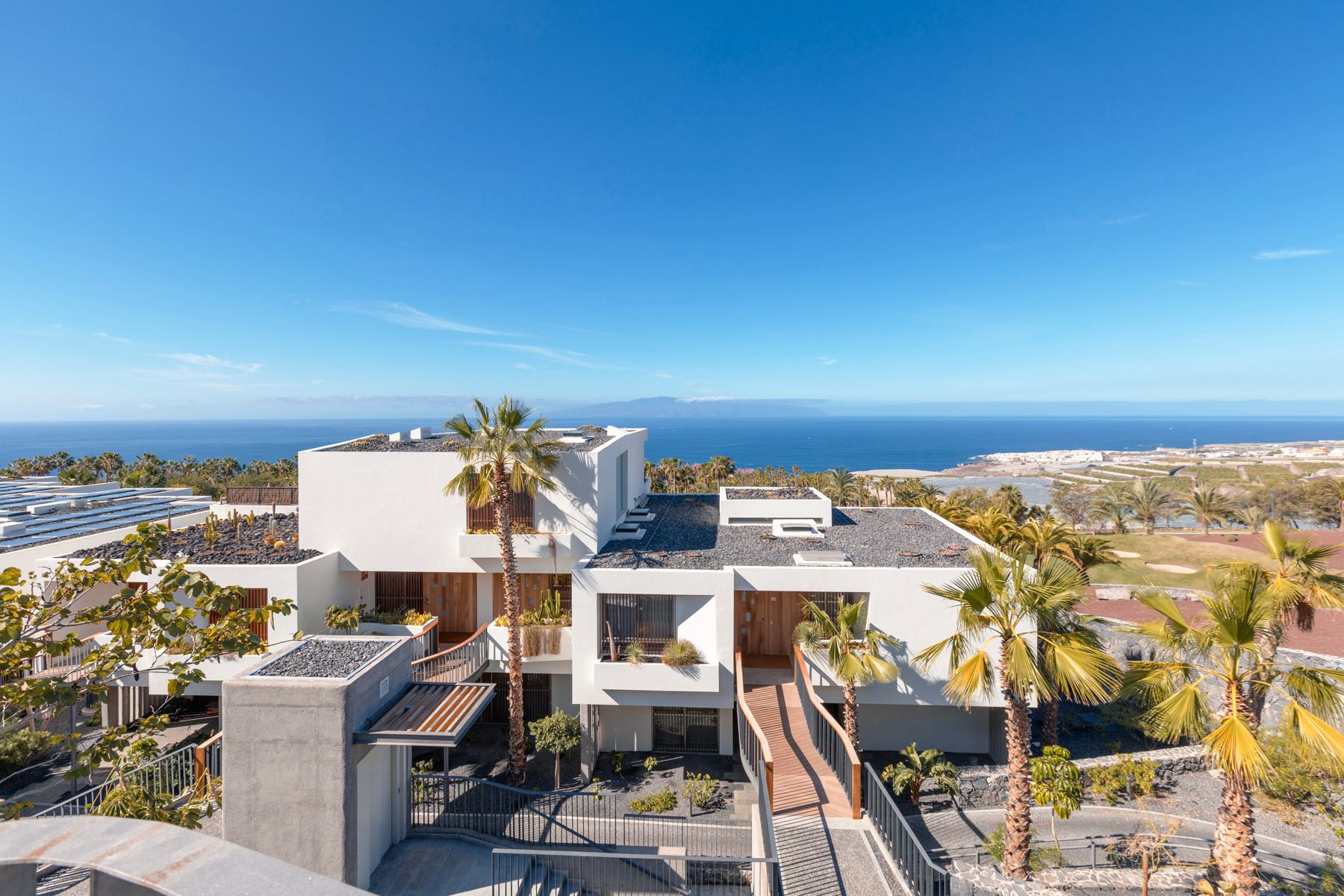 Vista exterior de Planta baixa en venda en Adeje amb Aire condicionat, Jardí privat i Parquet