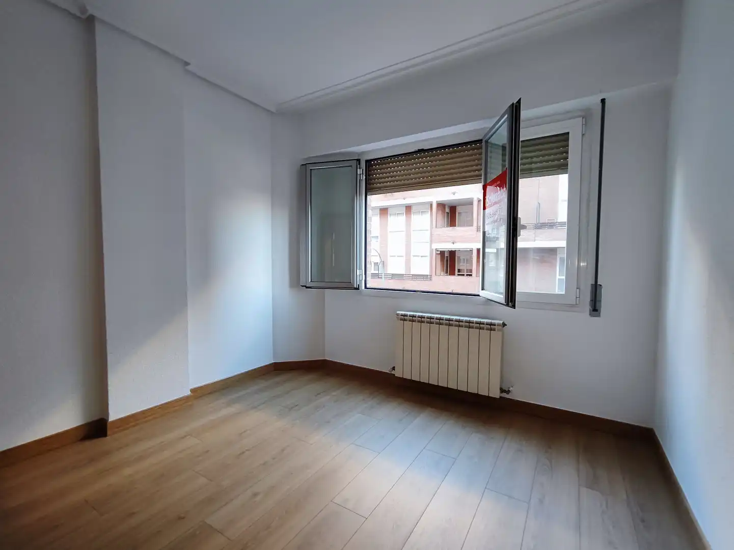 Dormitori de Pis en venda en  Logroño amb Calefacció, Parquet i Balcó