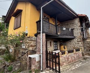 Exterior view of Single-family semi-detached for sale in Sobrescobio  with Heating, Parquet flooring and Terrace