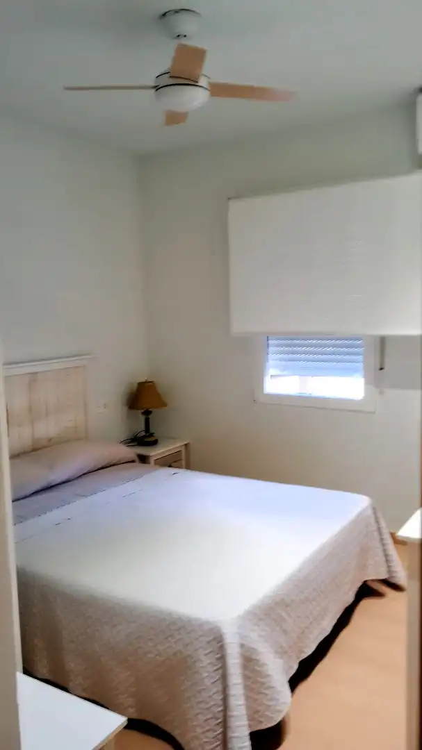 Dormitori de Apartament de lloguer en Benicasim / Benicàssim amb Aire condicionat, Calefacció i Jardí privat
