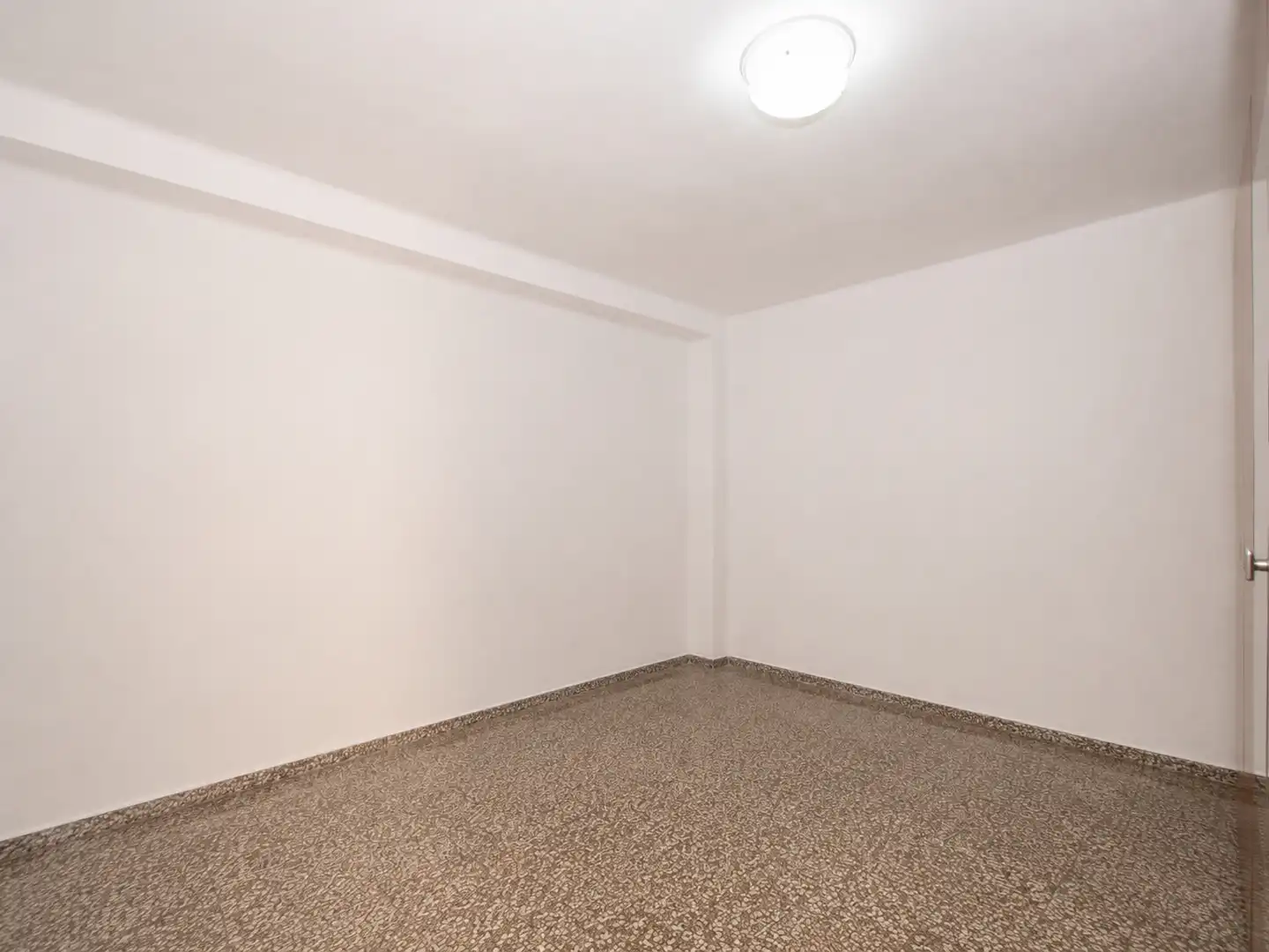 Piso en venta en Valencia con Terraza, Trastero y Horno