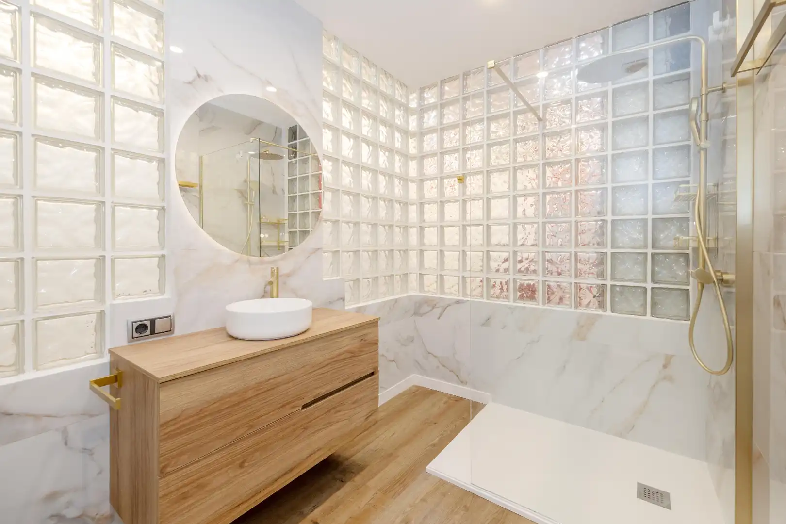 Badezimmer von Wohnungen zum Verkauf in Málaga mit Klimaanlage, Heizung und Internet