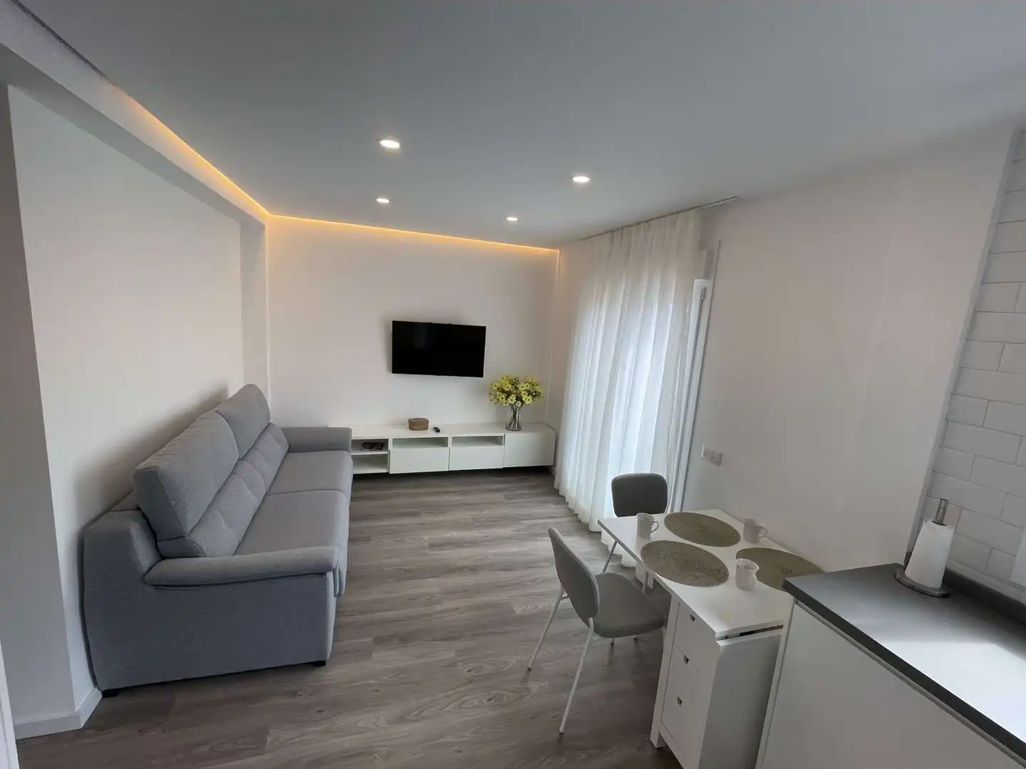 Sala d'estar de Apartament per a compartir en Puerto de la Cruz amb Aire condicionat, Terrassa i Moblat