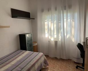 Bedroom of Flat to share in  Madrid Capital  with Heating, Washing machine and TV