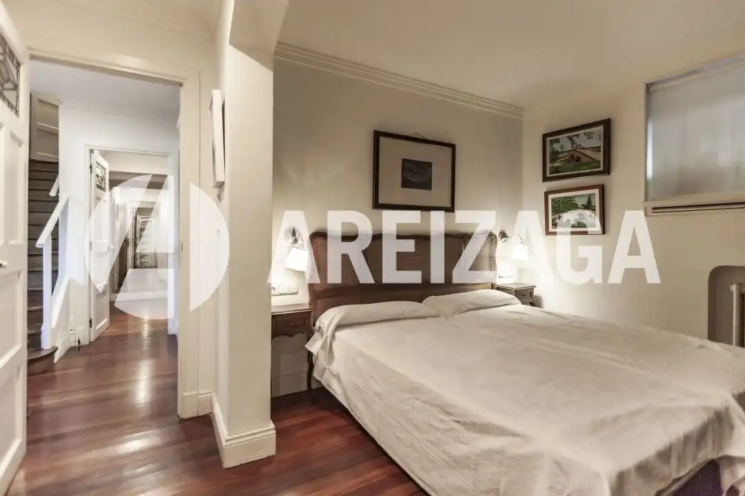 Habitación de Casa o chalet en venta en Donostia - San Sebastián  con Calefacción, Jardín privado y Terraza