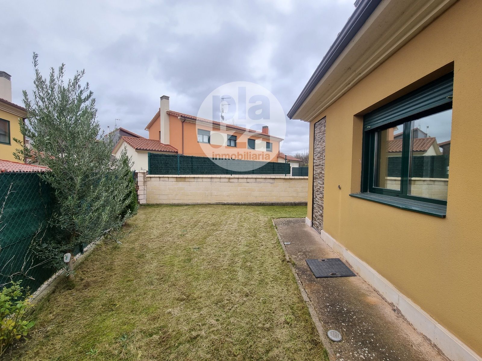 Jardín de Casa adosada en venta en Buniel con Calefacción, Jardín privado y Terraza