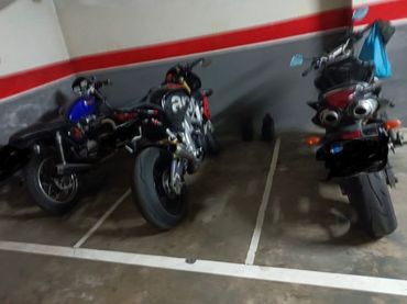 Moto en alquiler en Carrer de Cervantes 215