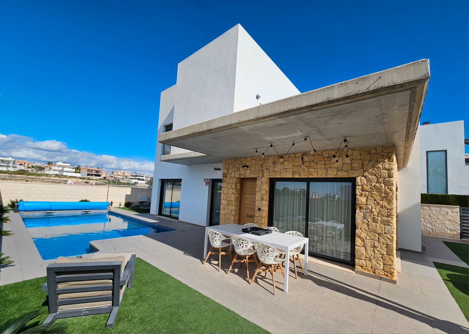 Vista exterior de Casa o xalet en venda en Rojales amb Aire condicionat, Jardí privat i Terrassa