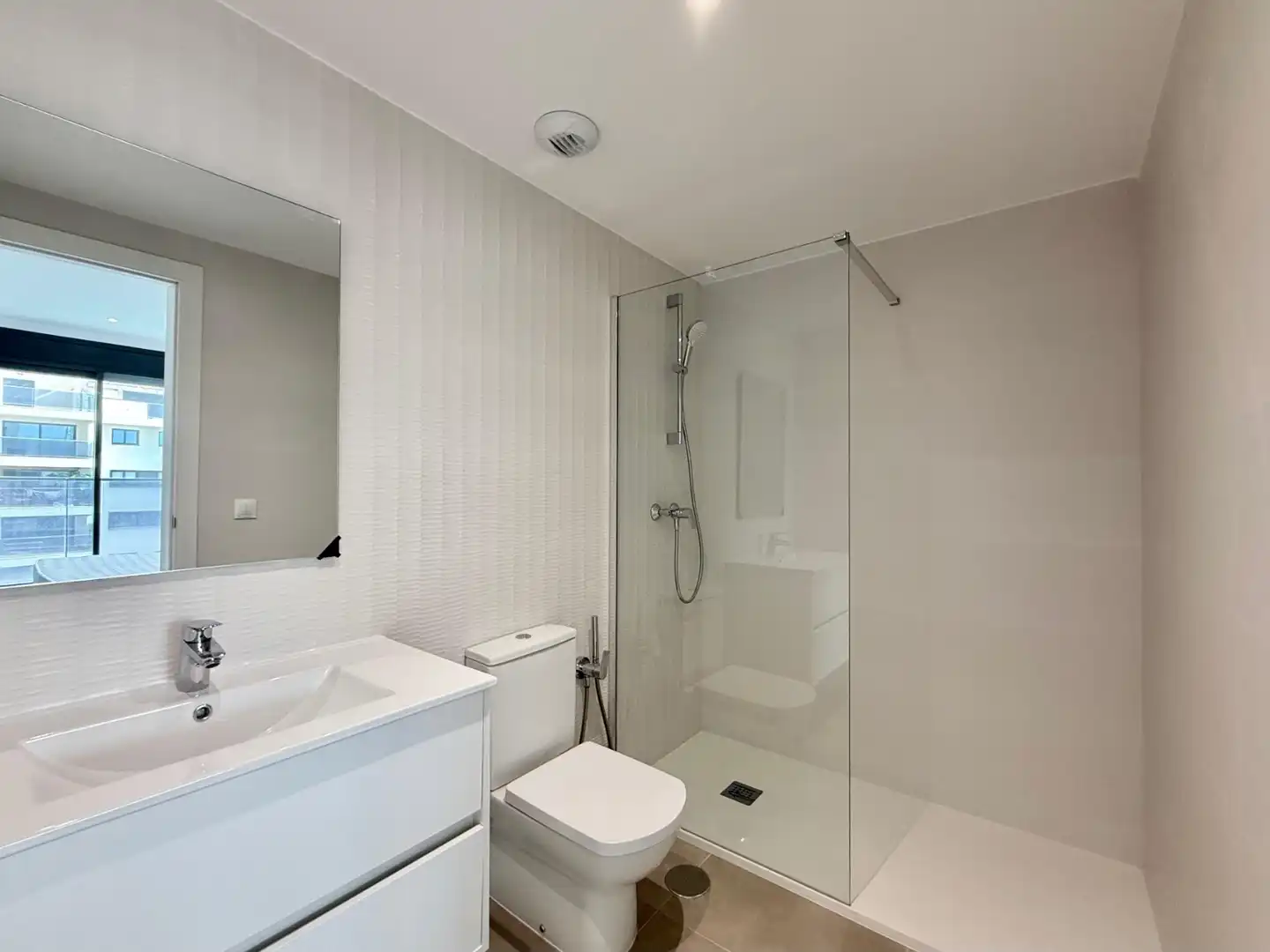 Bany de Apartament de lloguer en Orihuela amb Aire condicionat, Calefacció i Terrassa