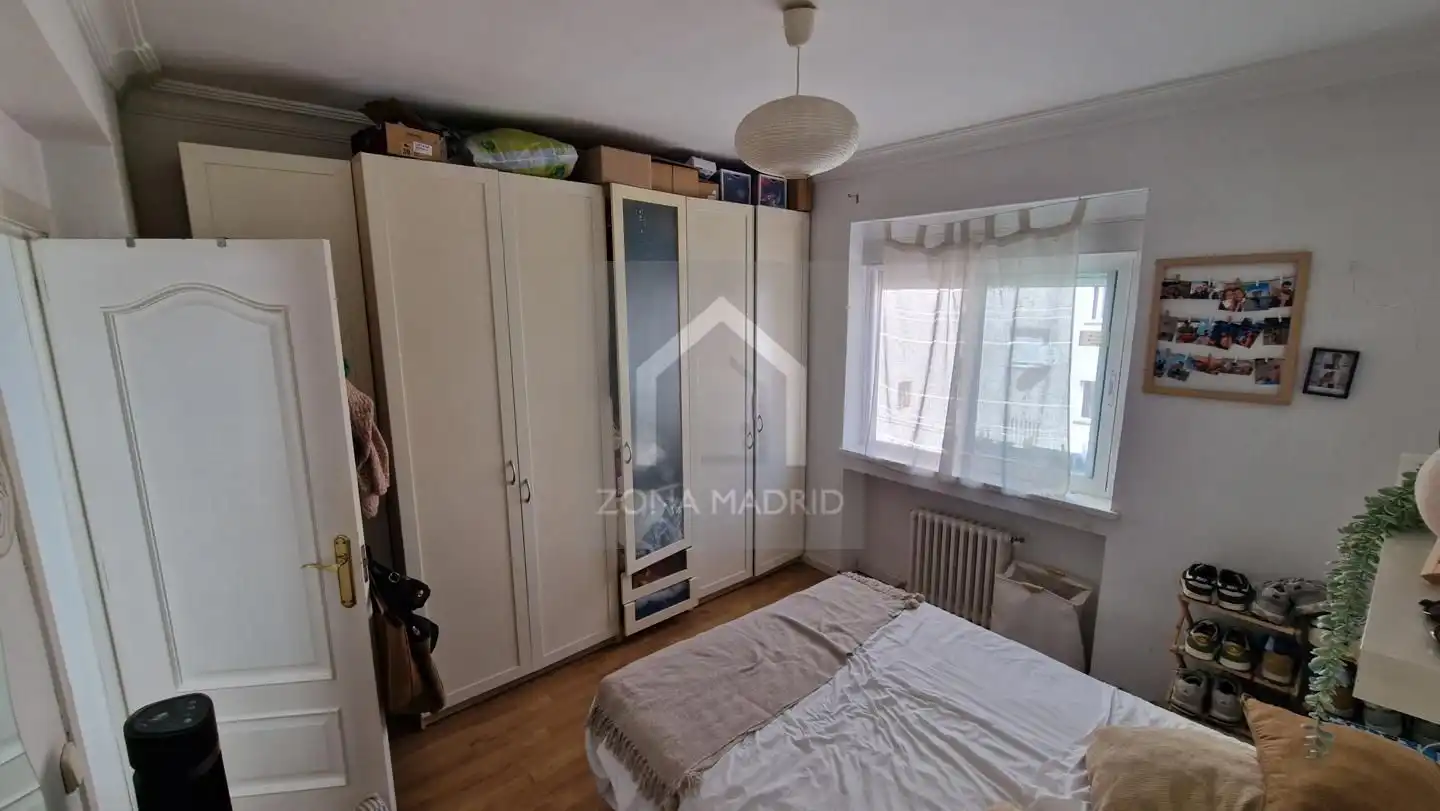 Bedroom of Flat for sale in Madrid  with Furnished