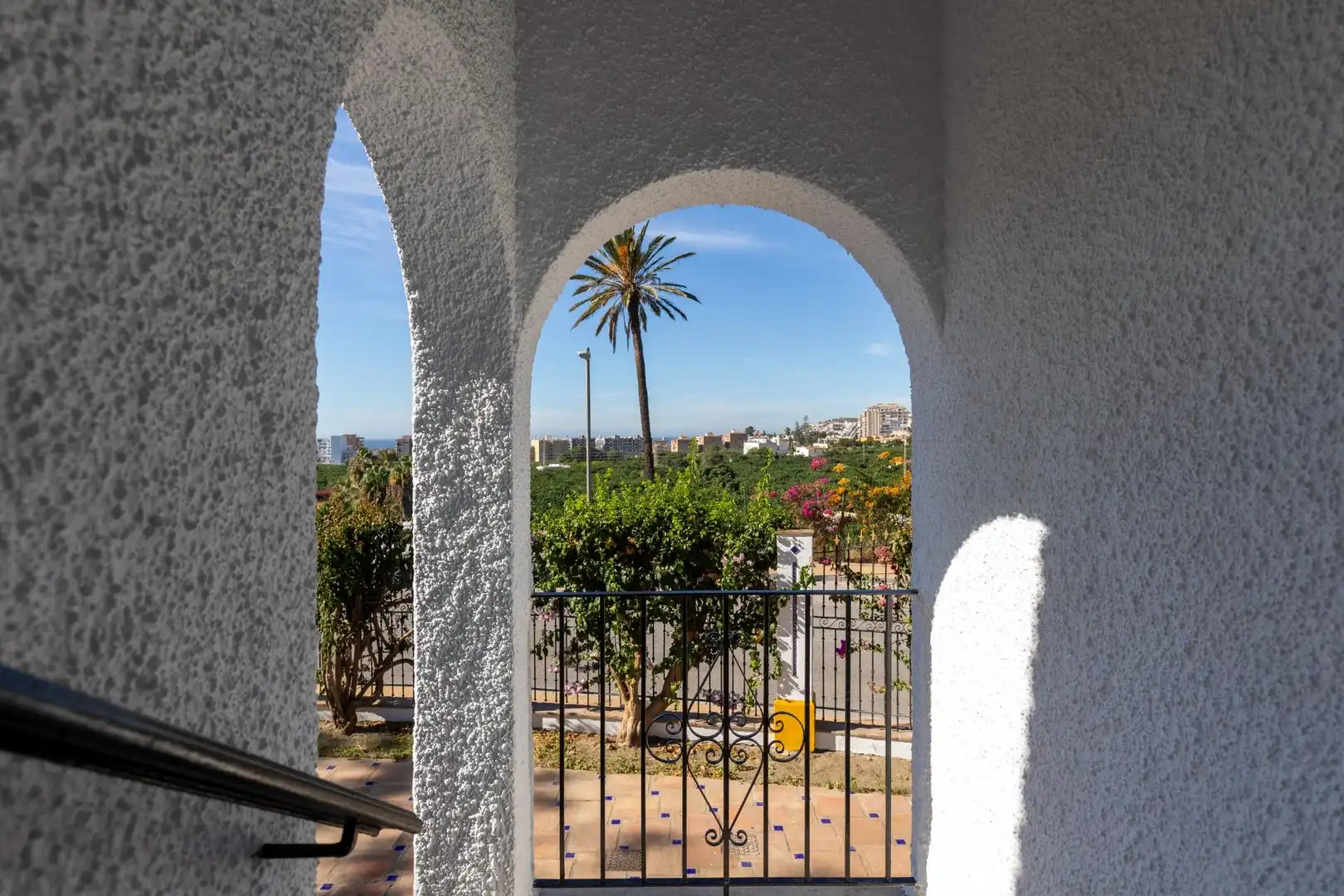 Vista exterior de Casa o xalet en venda en Almuñécar amb Calefacció, Jardí privat i Terrassa