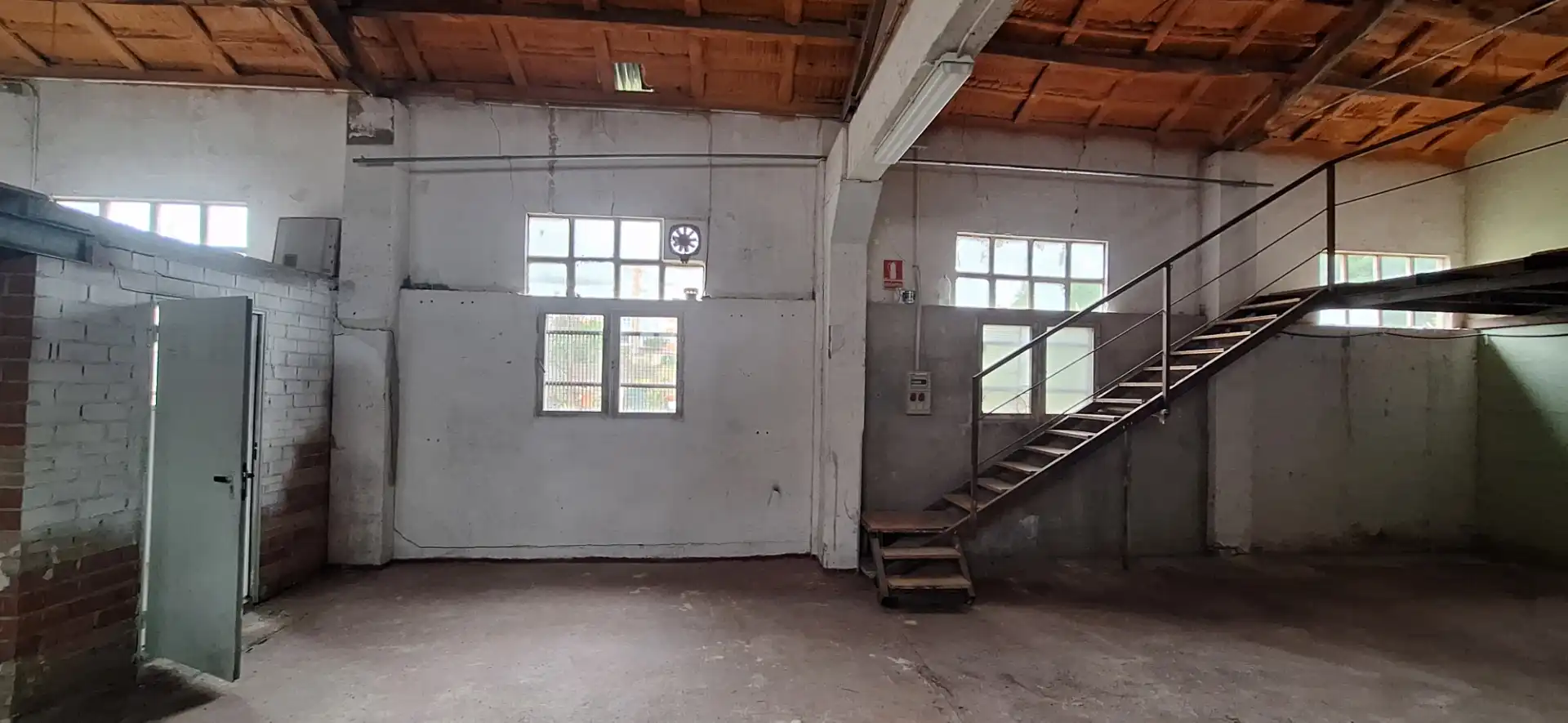 Industrial buildings for sale in Manises
