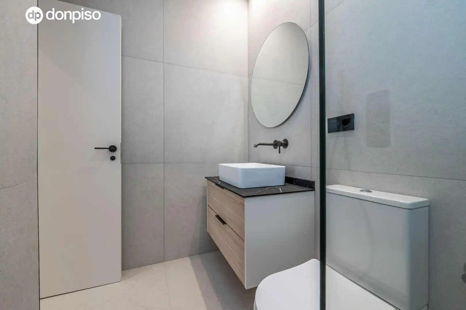 Badezimmer von Loft zum Verkauf in Granada mit Klimaanlage und Heizung