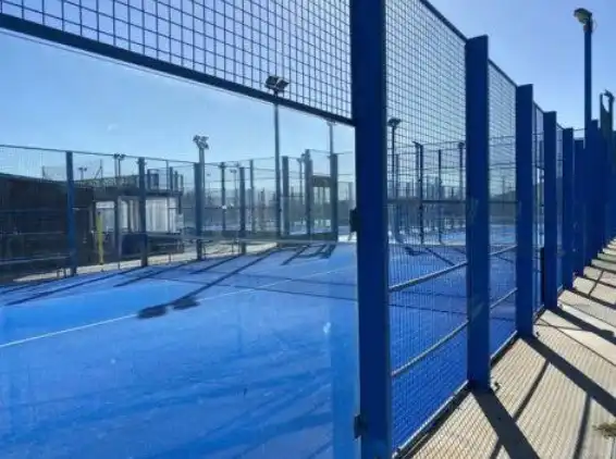 Piscina de Casa o xalet en venda en Montequinto amb Jardí privat, Terrassa i Moblat