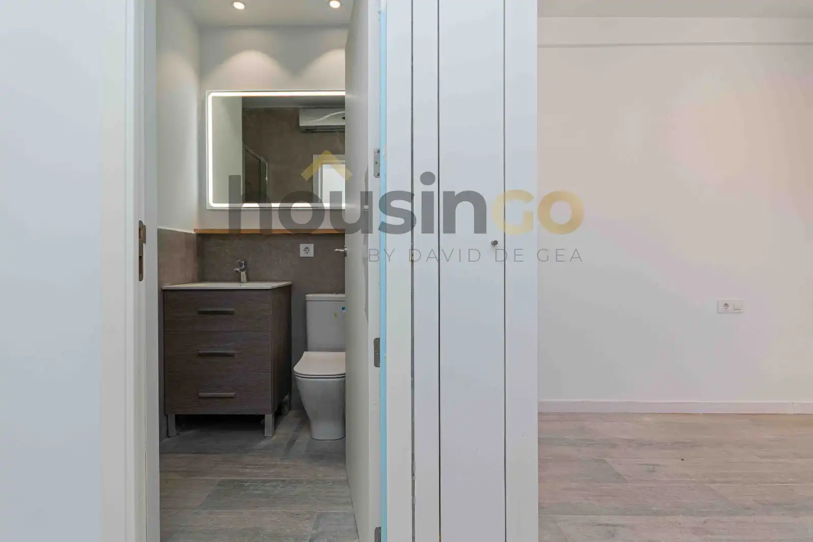Bathroom of Study for sale in Madrid  with Air Conditioner, Heating and Furnished