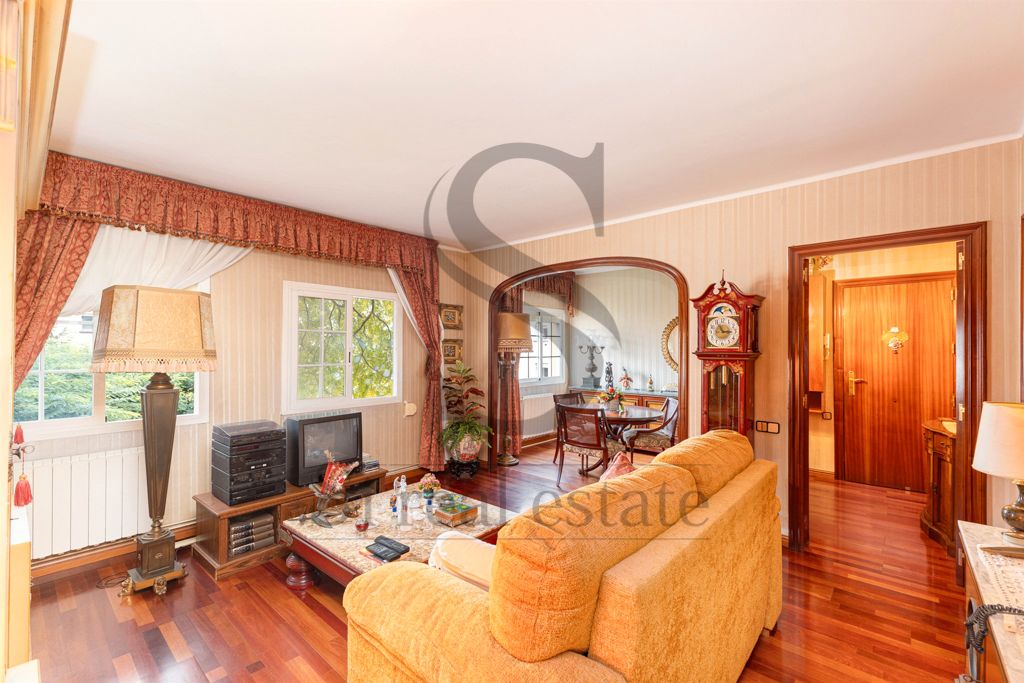 Sala d'estar de Pis en venda en  Barcelona Capital amb Calefacció, Parquet i Moblat