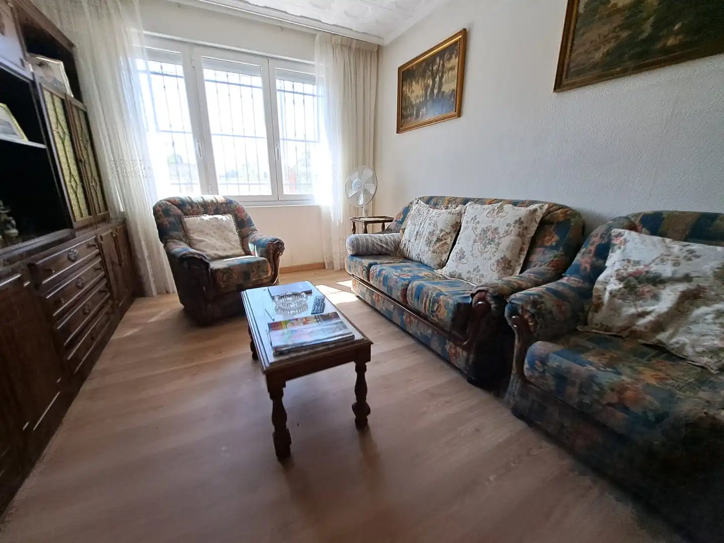Sala de estar de Casa o chalet en venta en Villasabariego con Calefacción, Parquet y Amueblado