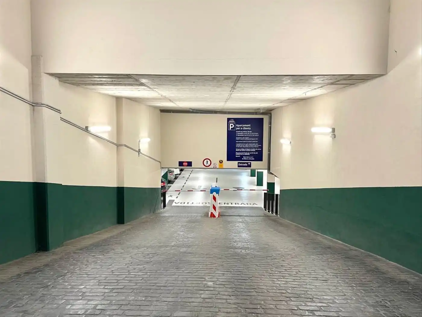 Aparcament de Garatge en venda en Sant Boi de Llobregat