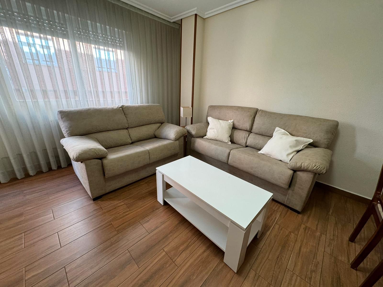 Living room of Flat for sale in Salamanca Capital  with Heating, Terrace and Furnished