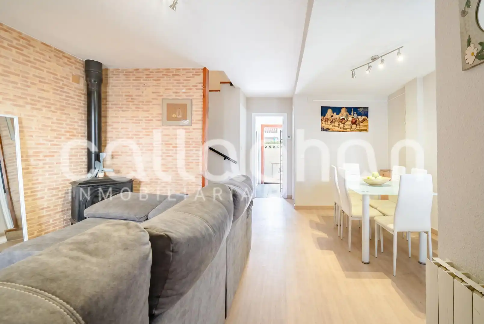 Sala d'estar de Casa adosada en venda en Sagunto / Sagunt amb Aire condicionat, Calefacció i Jardí privat