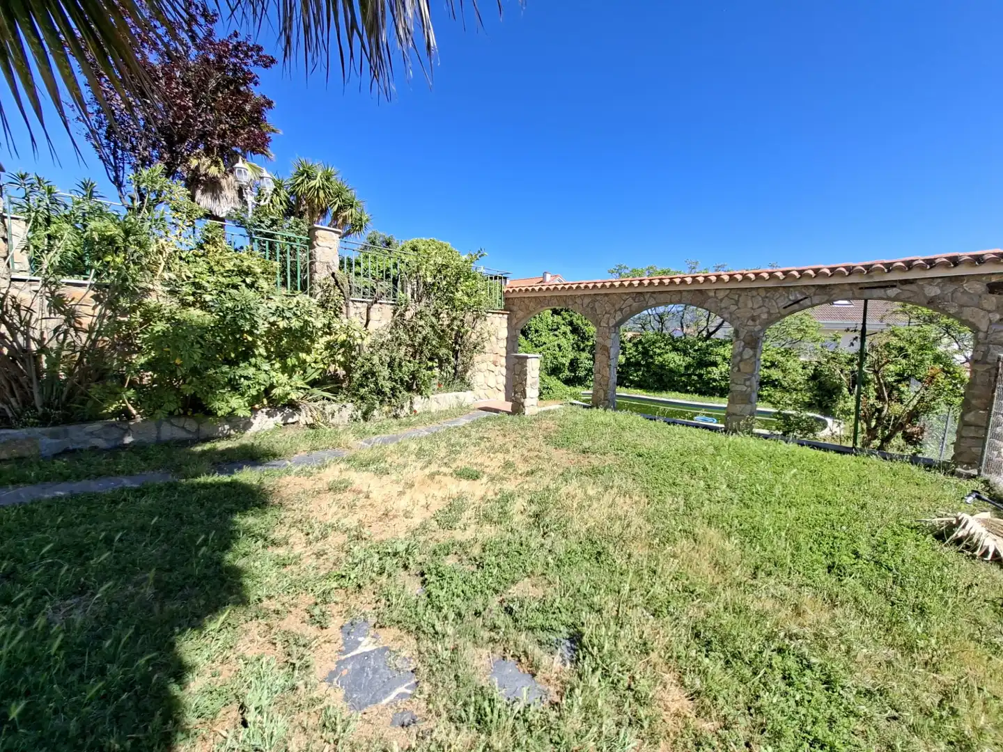 Garden of Houses for sale in Plasencia  with Air Conditioner