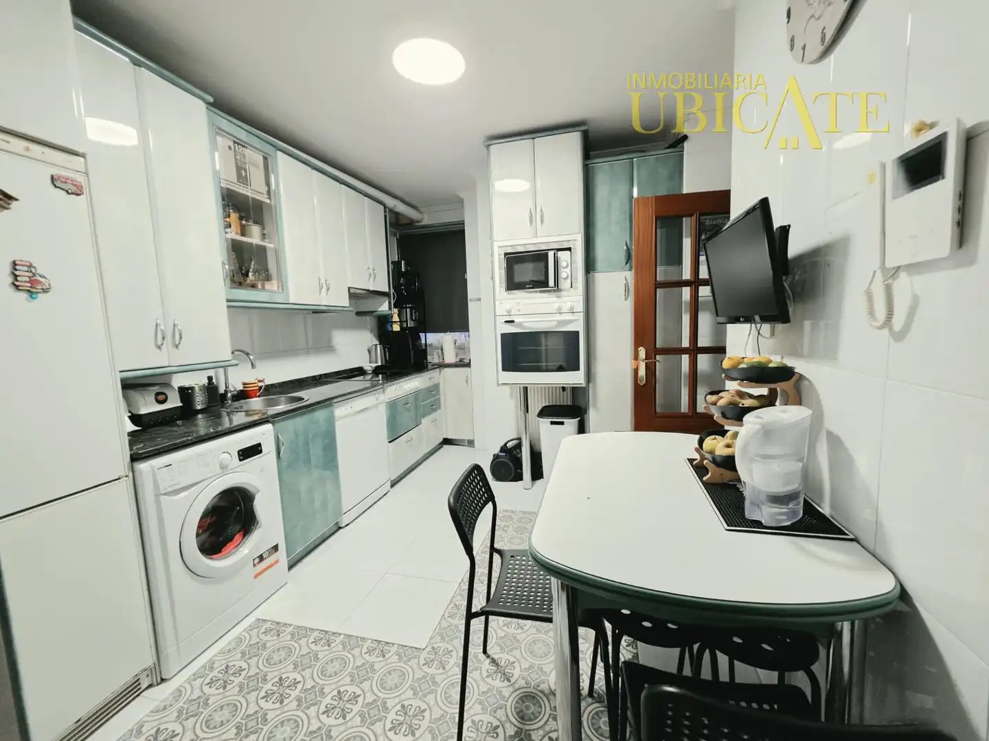 Cocina de Piso en venta en Castro-Urdiales con Calefacción, Parquet y Trastero
