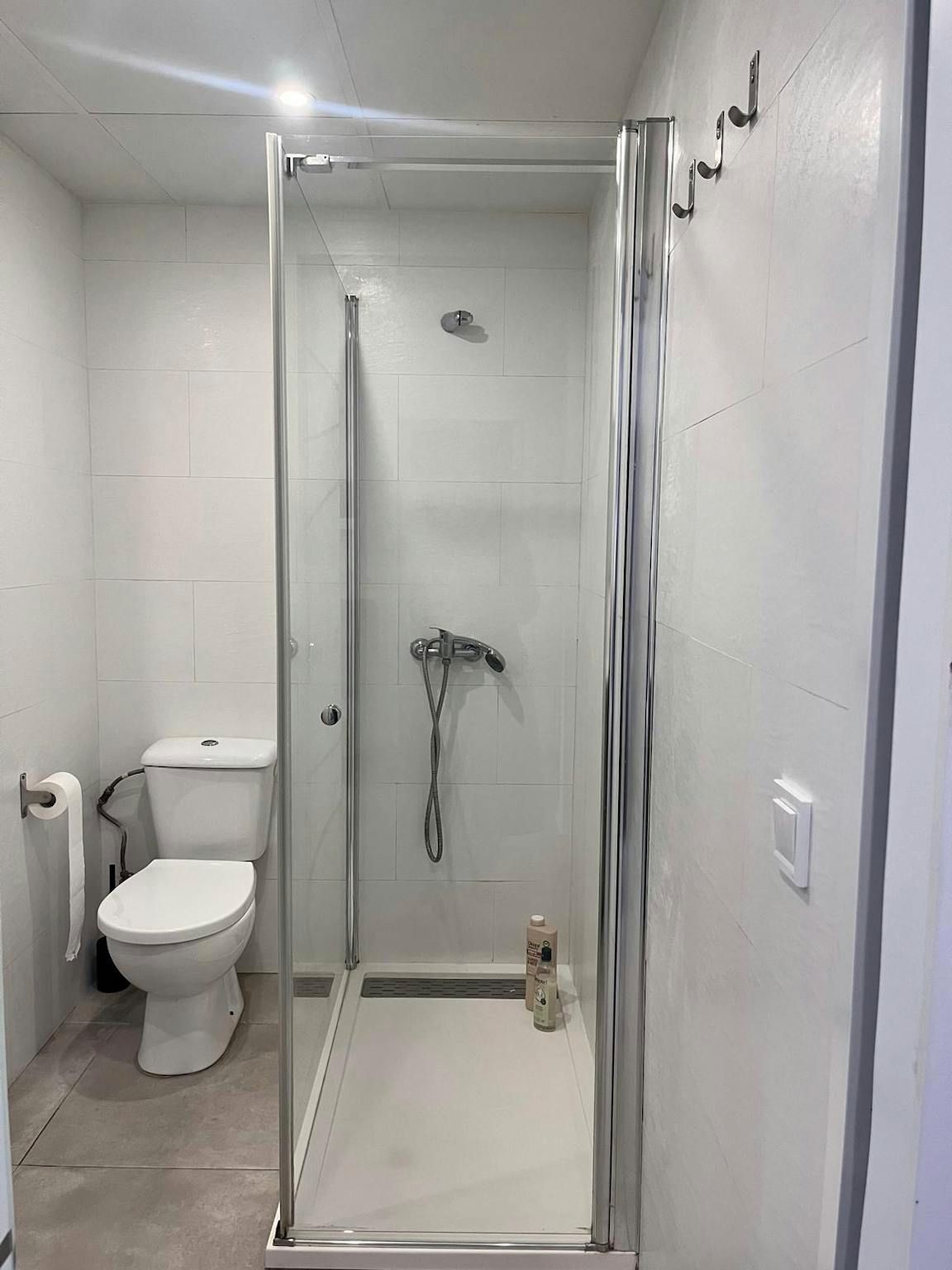 Bany de Pis de lloguer en  Sevilla Capital amb Aire condicionat, Calefacció i Moblat