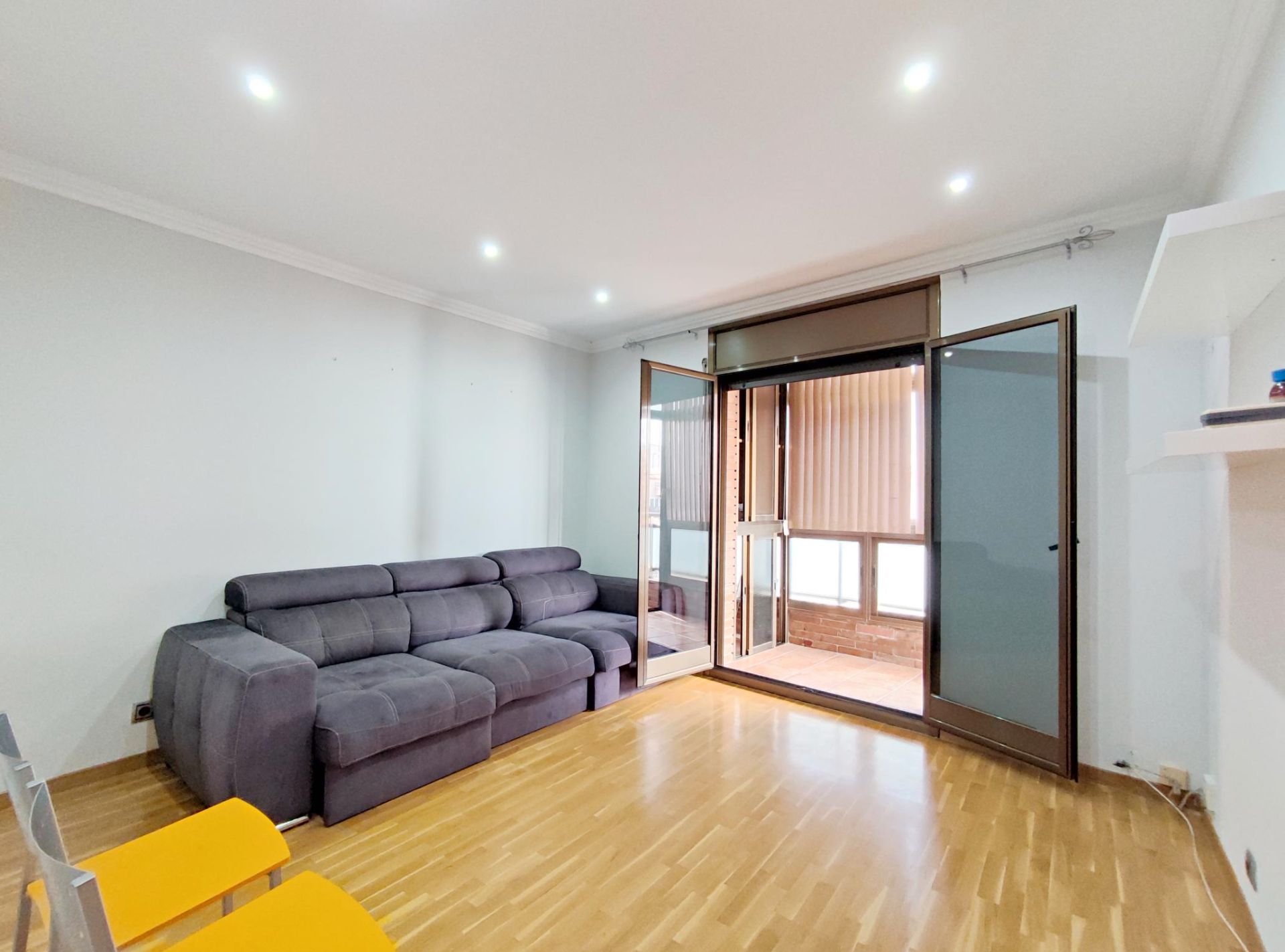 Living room of Flat to rent in Sant Joan Despí  with Air Conditioner, Parquet flooring and Oven