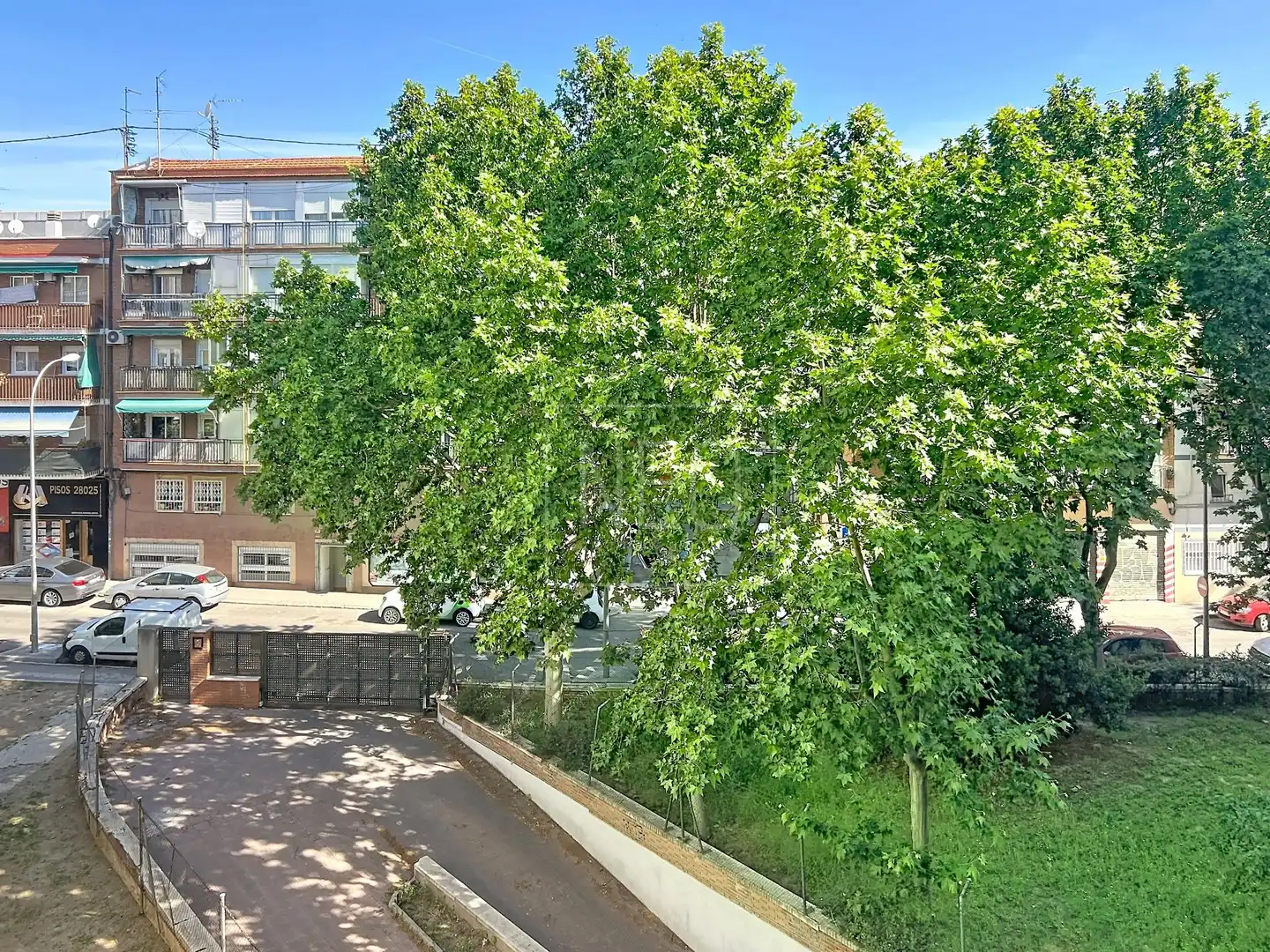 Exterior view of Flat for sale in Madrid  with Heating, Terrace and Balcony