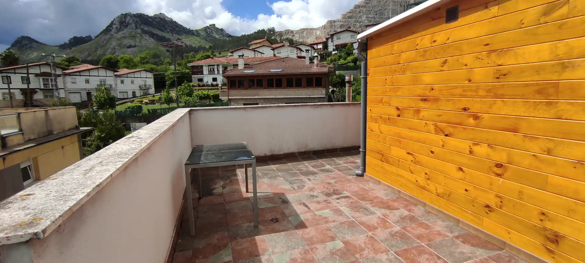 Terrassa de Casa adosada en venda en Castro-Urdiales amb Calefacció, Jardí privat i Terrassa