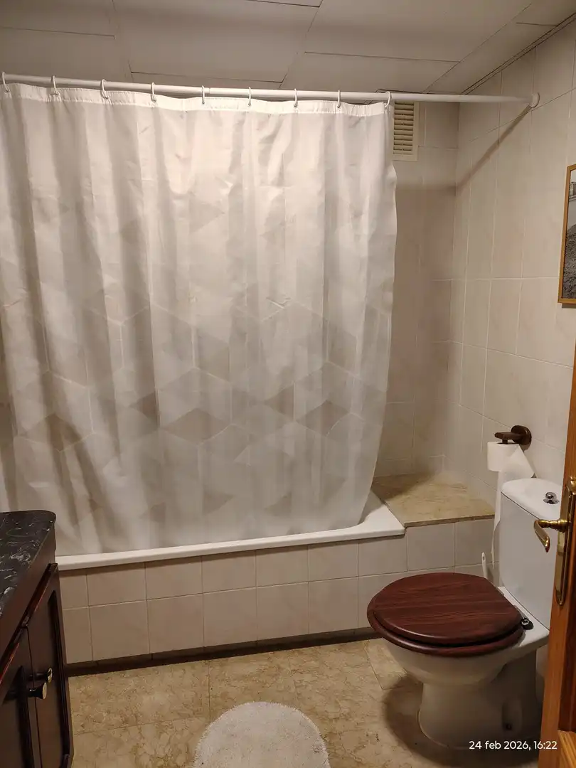 Bany de Apartament en venda en Estepona amb Aire condicionat, Terrassa i Piscina