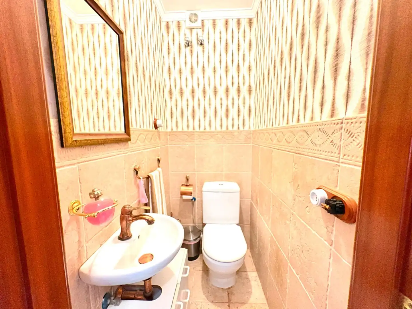 Badezimmer von Einfamilien-Reihenhaus zum Verkauf in Marbella mit Heizung, Terrasse und Balkon