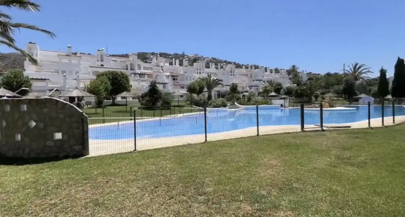 Piscina de Pis en venda en Zahara de los Atunes amb Aire condicionat, Piscina i Balcó