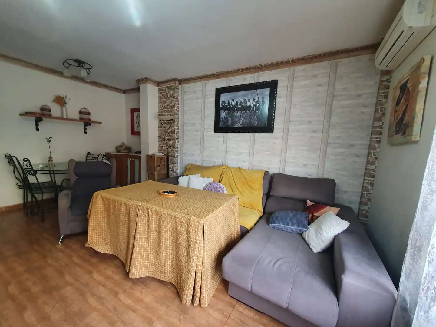 Sala d'estar de Casa adosada en venda en Guadix amb Terrassa