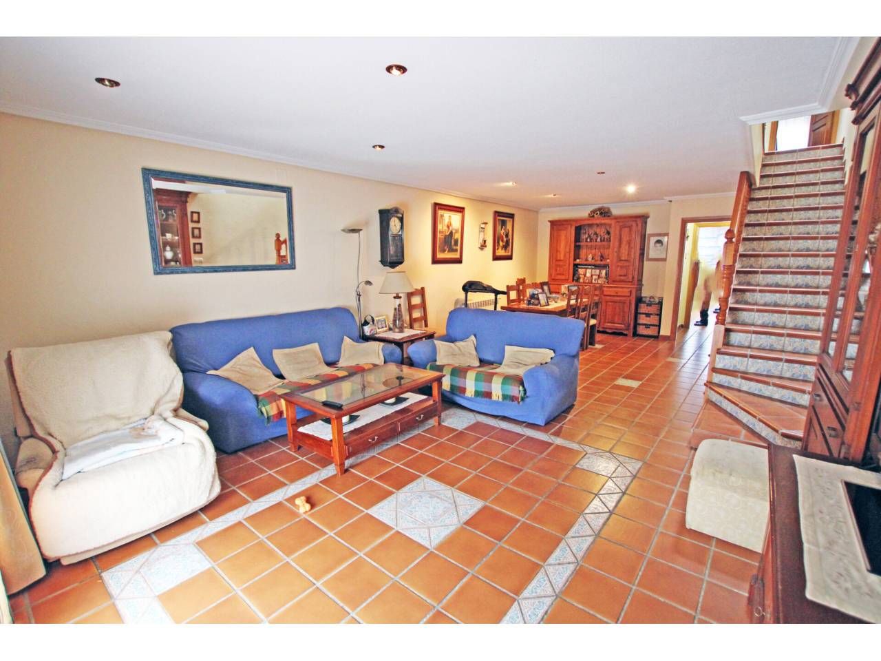 Sala d'estar de Casa adosada en venda en Casarrubios del Monte amb Calefacció, Jardí privat i Piscina