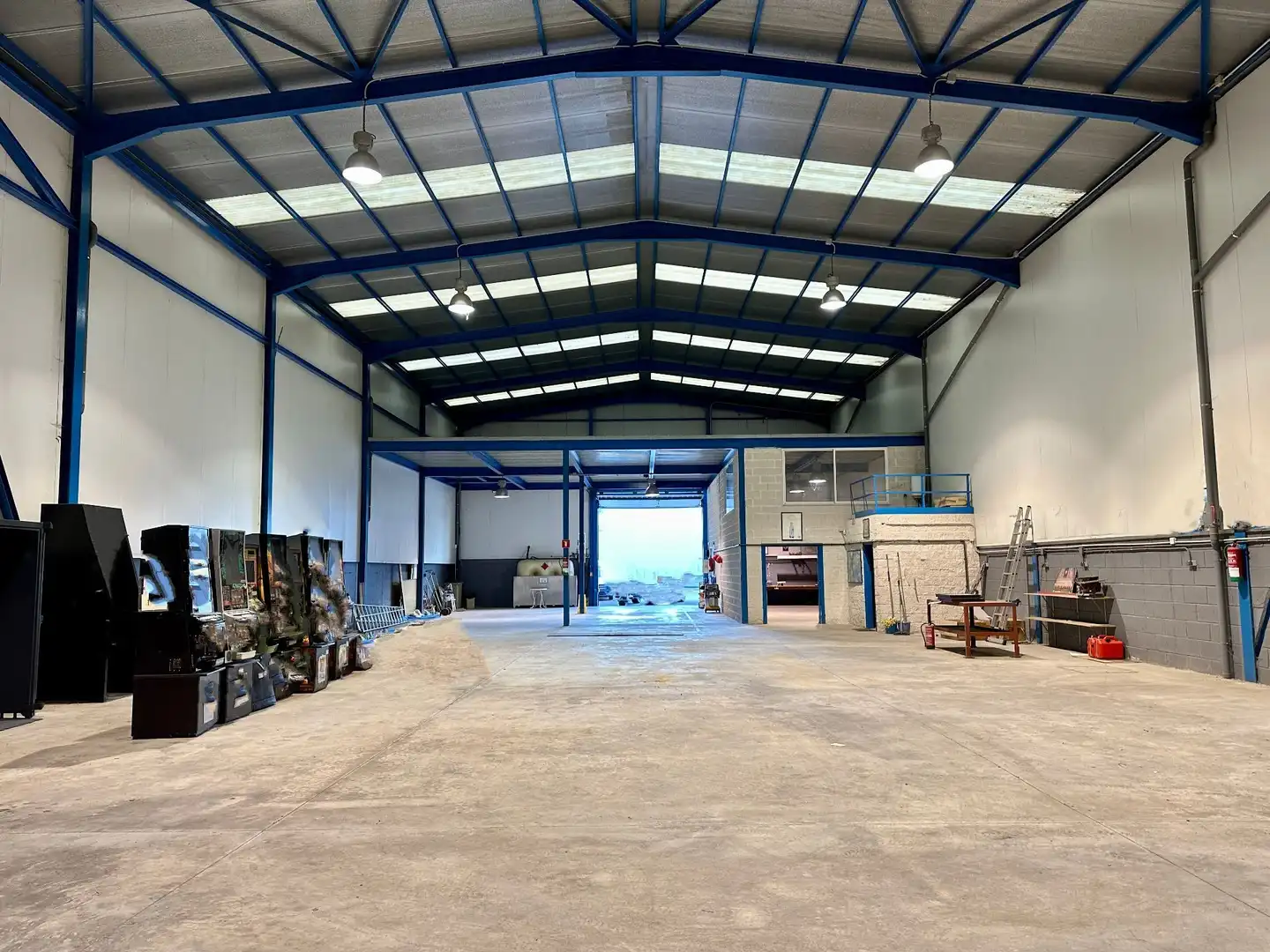 Nave industrial en alquiler en Cartes, imagen 2