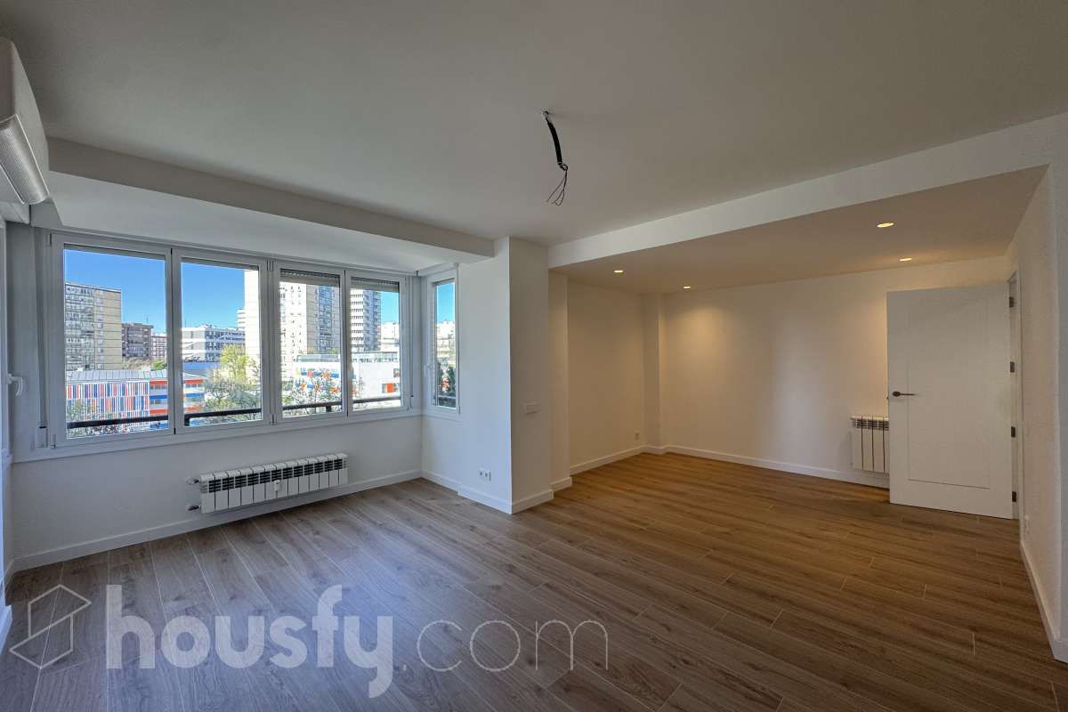 Sala de estar de Piso de alquiler en  Madrid Capital con Aire acondicionado, Calefacción y Trastero