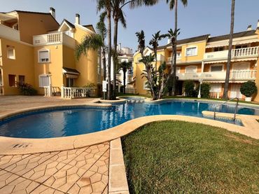 Reihenhaus mit Pool zum Verkauf in Las Marinas / Les Marines