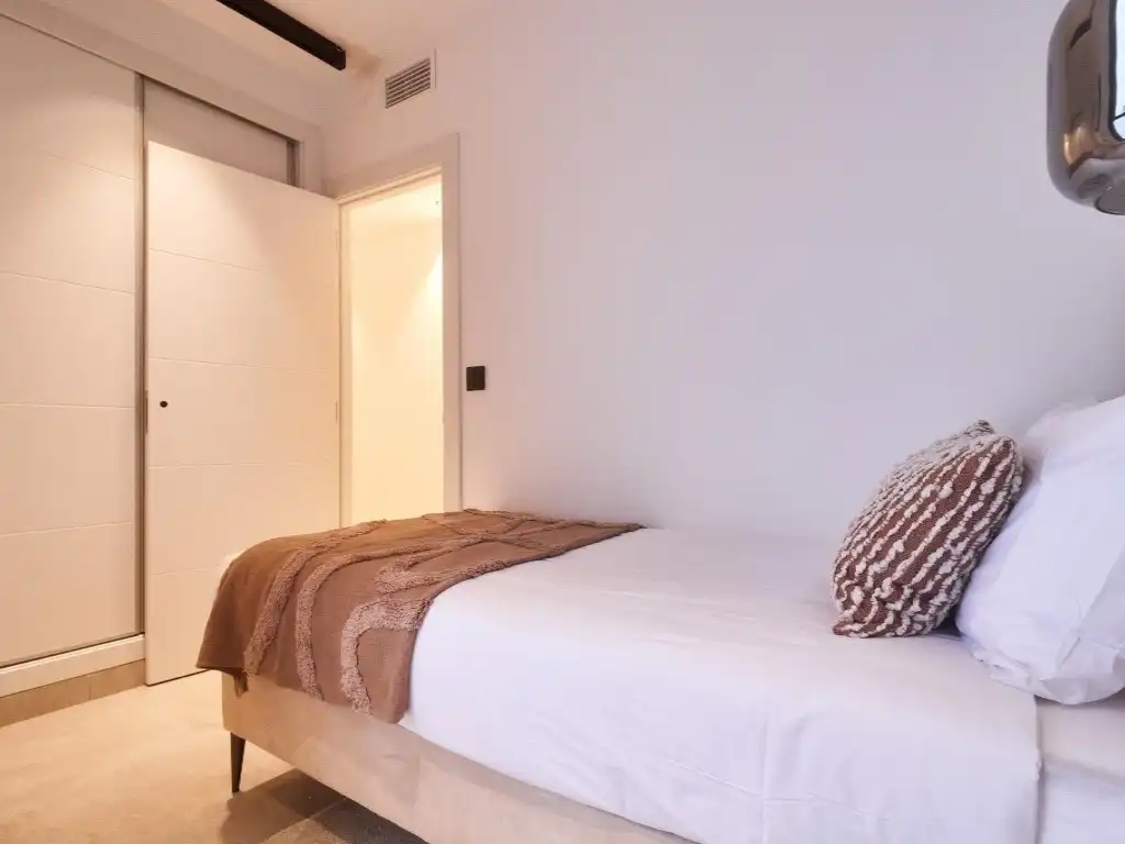 Schlafzimmer von Wohnung zum Verkauf in Fuengirola mit Klimaanlage, Terrasse und Ofen