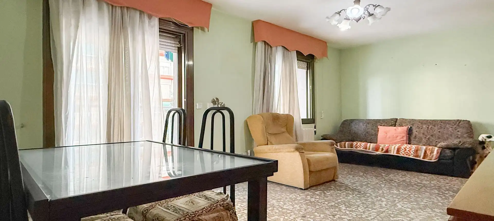 Sala de estar de Piso en venta en Sant Boi de Llobregat con Calefacción y Terraza