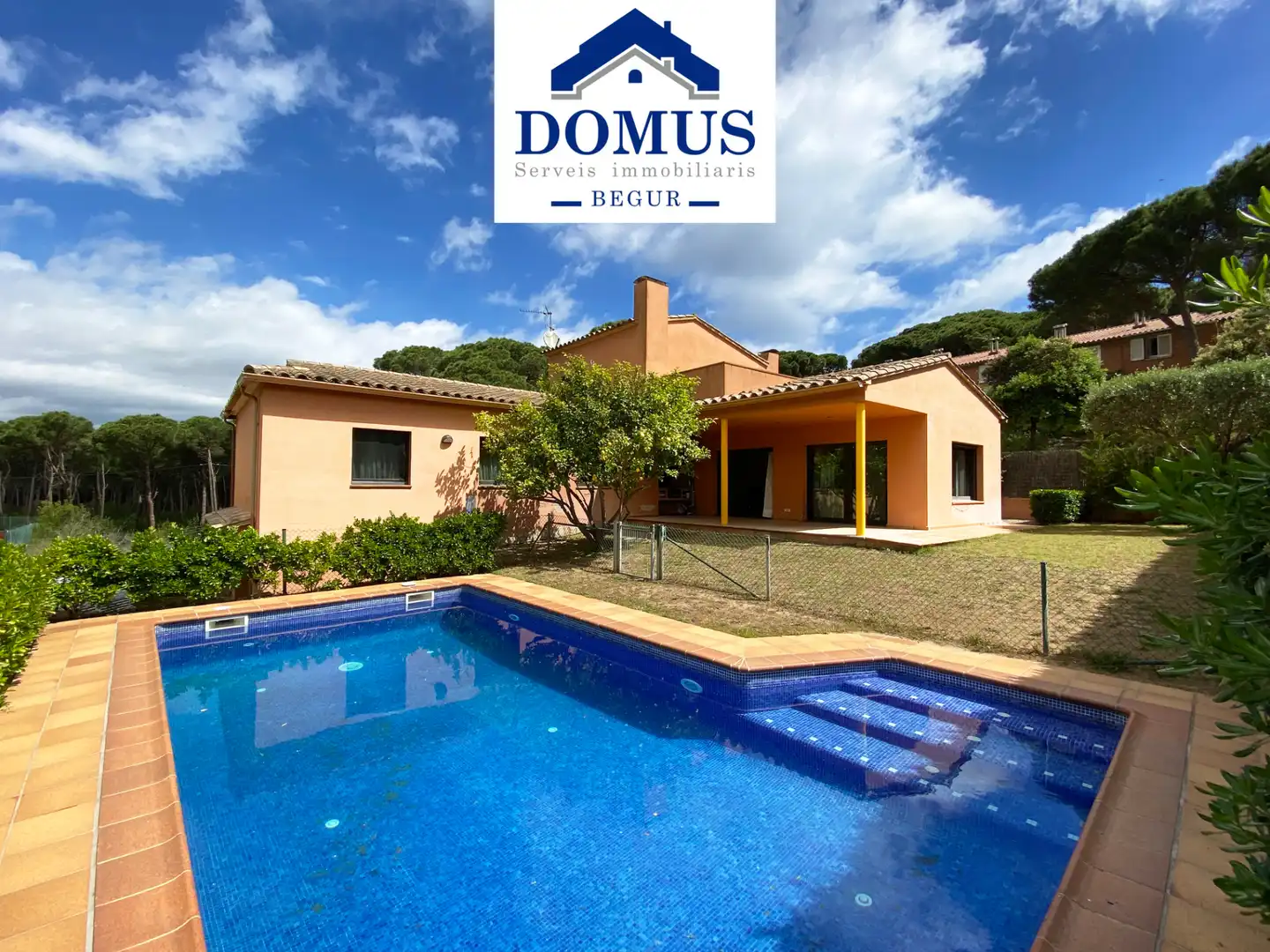 Detached house with pool for sale in Carrer Carles d'Homs