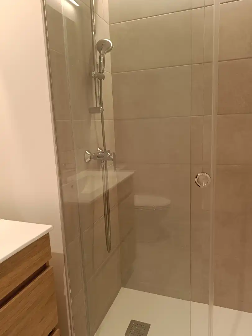 Badezimmer von Wohnung zur Miete in Mataró mit Klimaanlage, Heizung und Parkett