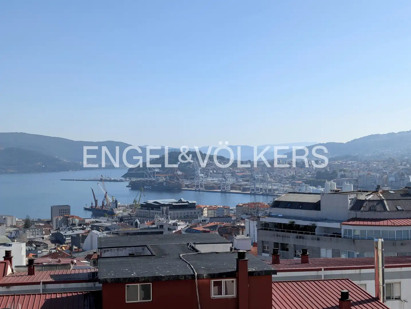 Vista exterior de Piso de alquiler en Vigo  con Calefacción